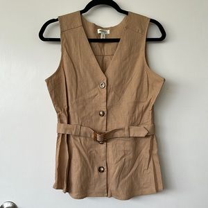MONTEAU SLEEVELESS BUTTON UP TOP